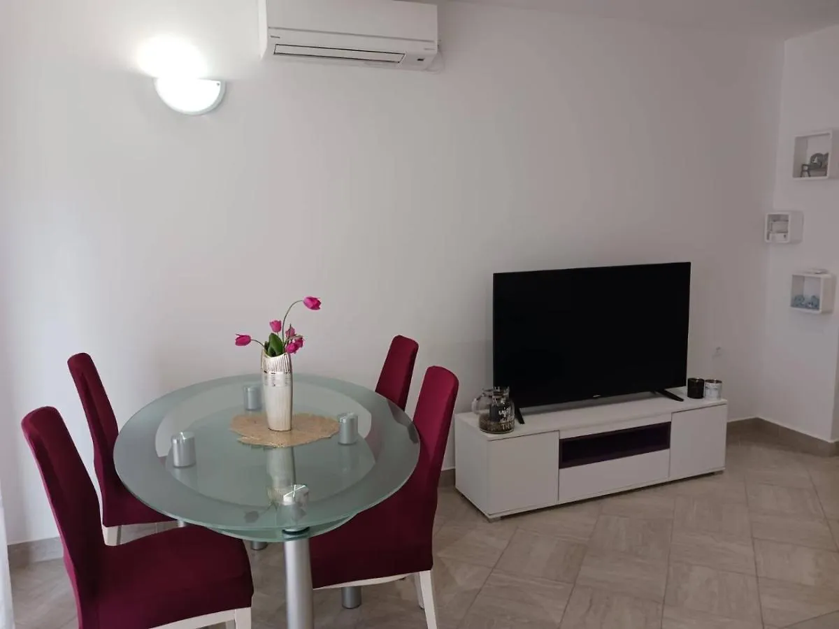 Apartments By The Sea Nska, Krk - 21205 Malinska 0*,  Croatia